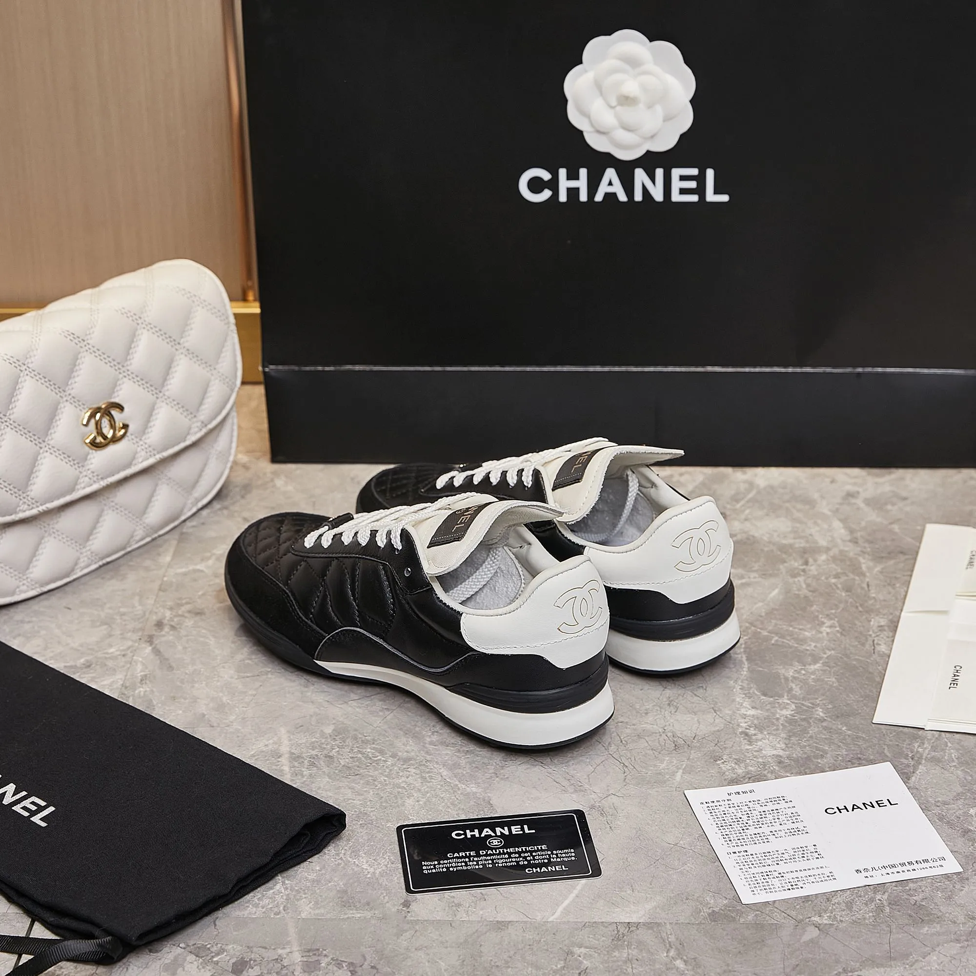 👟👟Ex-factory price 560👟👟 Chanel Chanel - 2024 counter top casual sports shoes This classic design; the upper is electro-embroidered with a variety of techniques; the outsole is fashionable and sporty; it is unusual to incorporate a variety of color matching elements... The diversified mix and match is very beautiful and versatile, casual, fashionable, sports and outdoor can be taken into account... ꫛꫀꪝ Go➫ Material: ❶Upper is made of: Original imported mixed-breed sheep ❷Inside made of: original imported breathable sheepskin ❸Outsole based on: original TPU outsole Full set of boutique packaging for women 35–41